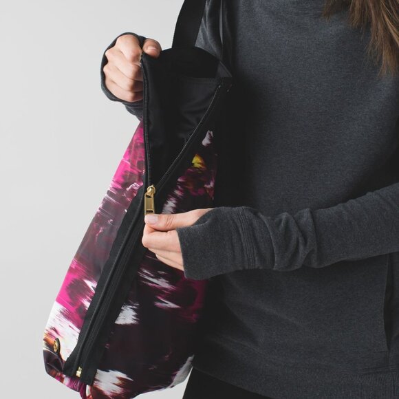 LULULEMON - Set of 3 Bags - ALL NWT Bring it Om Tote & In The Present Pouches - Picture 12 of 14